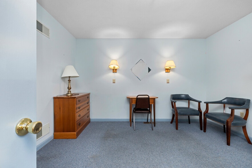 More Photos Of 218 Mill Rd, Woodstock Congregate Senior Housing For Sale