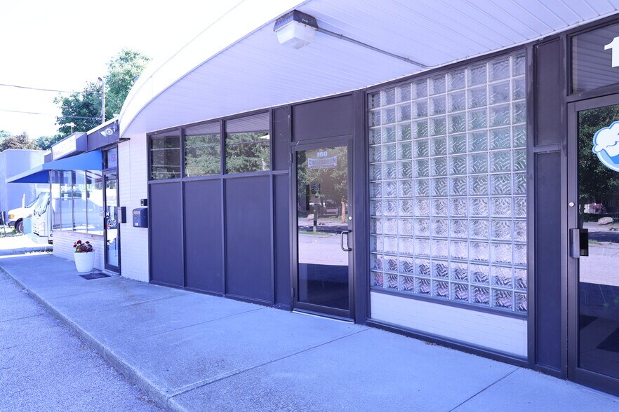 More Photos Of 160 Greenwich Ave, Warwick Office For Sale