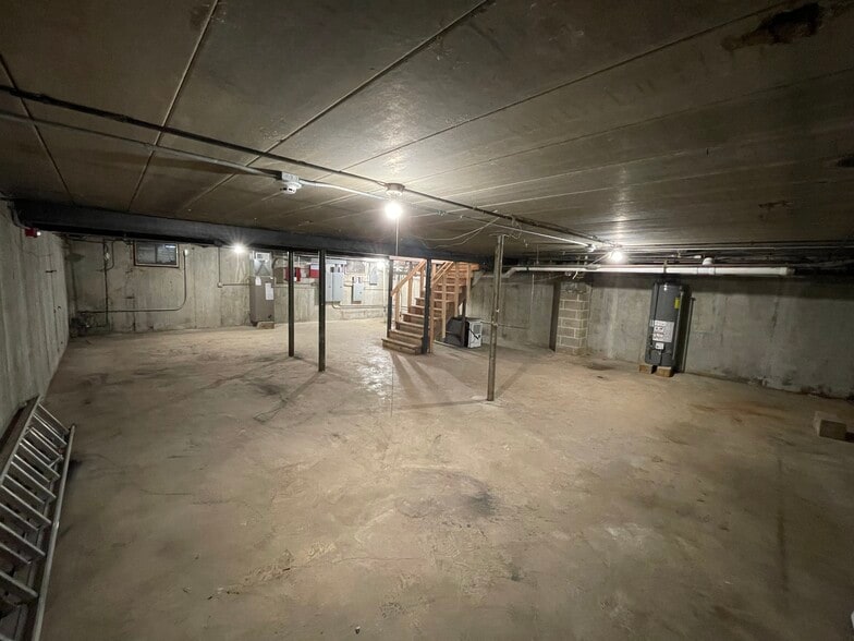 More Photos Of 215 N Waukegan Rd, Lake Bluff Convenience Store For Sale