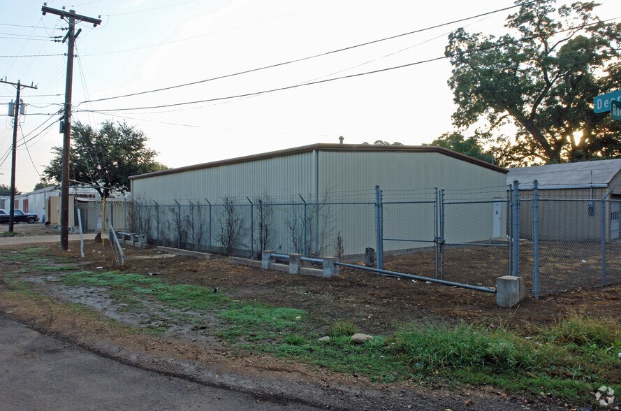 Primary Photo Of 1100-1104 Rock Island St, Dallas Warehouse For Lease