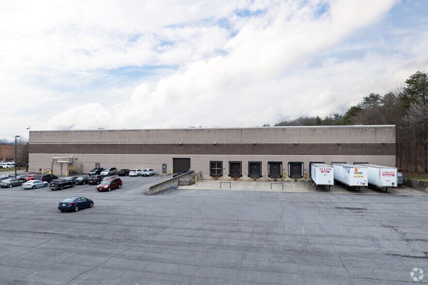 More Photos Of 38 Corporate Cir, Albany Distribution For Lease