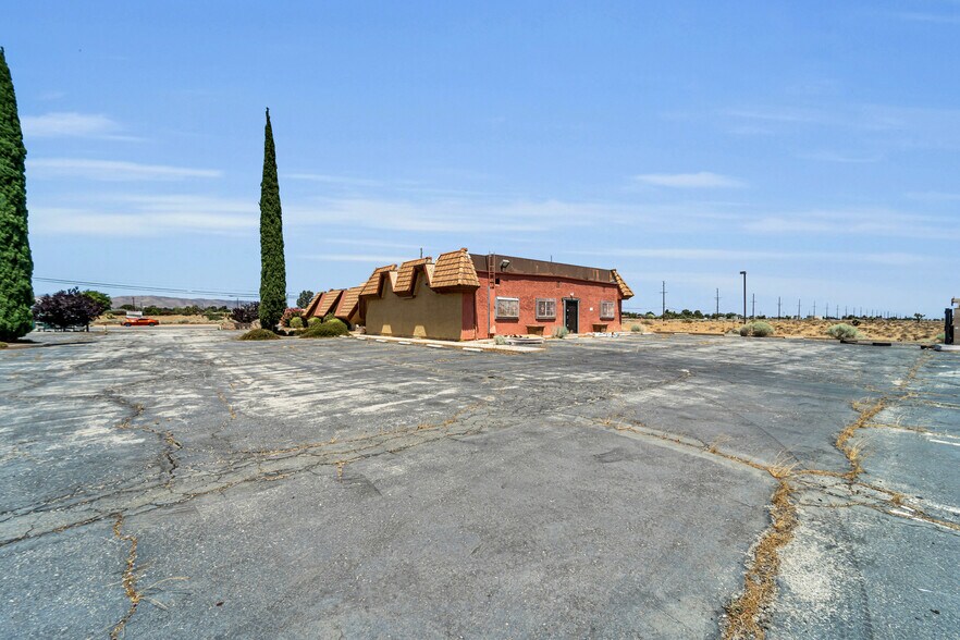 More Photos Of 40420 10th St W, Palmdale Freestanding For Sale
