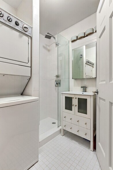 More Photos Of 216 Third Ave, New York Storefront Retail Residential For Sale