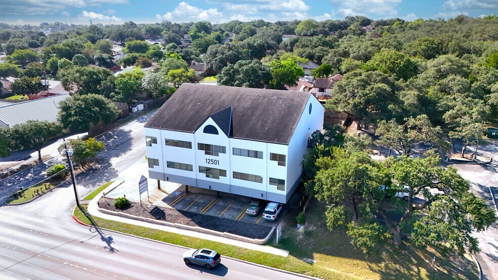 More Photos Of 12501 Judson Rd, San Antonio Medical For Lease