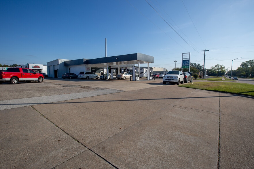 More Photos Of 6705 Meadowbrook Dr, Fort Worth Service Station For Sale