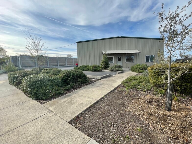 More Photos Of 102 W Clark St, Medford Warehouse For Lease