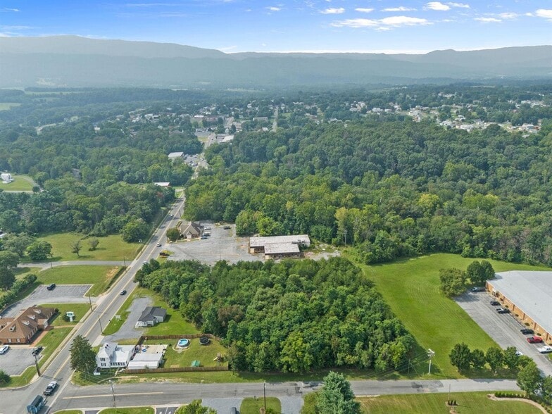 More Photos Of 420 Third Street, Shenandoah Flex For Sale