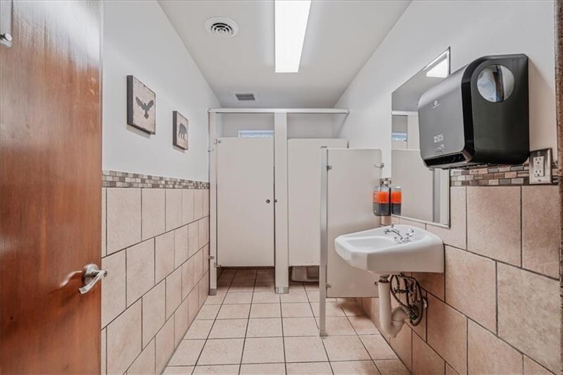 More Photos Of 3058 Washington Pike, Bridgeville Restaurant For Sale