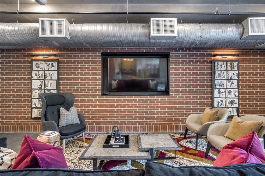 More Photos Of 195 W Davis St, Dallas Apartments For Lease