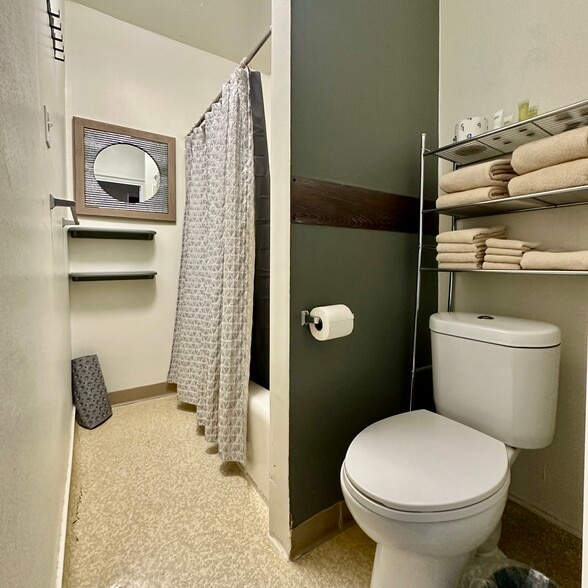 More Photos Of 925 1st Ave, Monte Vista Hotel For Sale