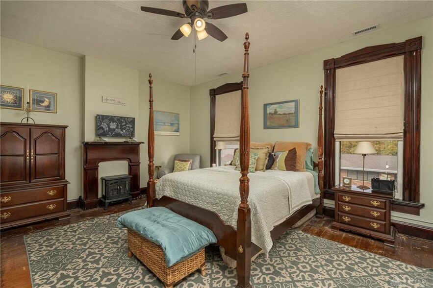 More Photos Of 324 Jones St, Dayton Office For Sale