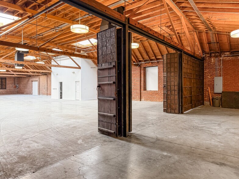 More Photos Of 3841 Broadway Pl, Los Angeles Warehouse For Lease