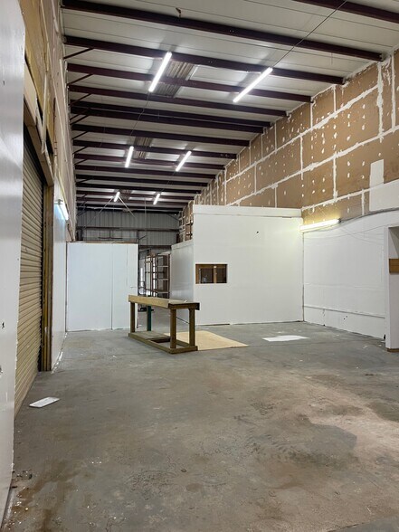 More Photos Of 9161 131st Pl N, Largo Warehouse For Lease