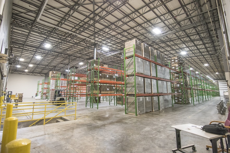 More Photos Of 100 Gardner Park, Peachtree City Warehouse For Lease