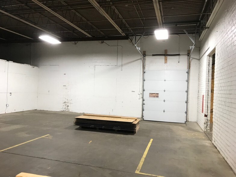 More Photos Of 1502 12th St SW, Canton Warehouse For Lease