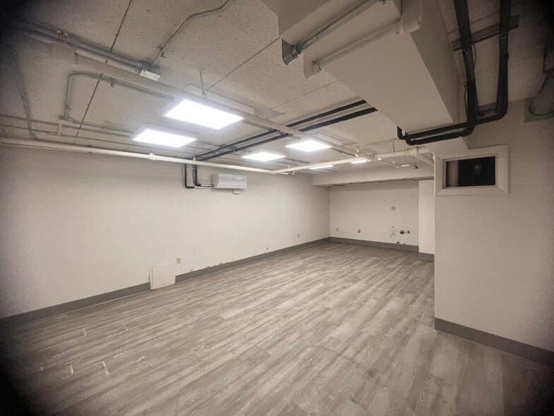 More Photos Of 89 Viets St, New London Office For Sale