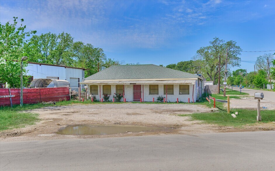 More Photos Of 10935 Aldine Westfield Rd, Houston Bar For Sale