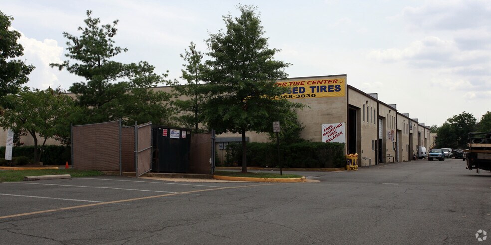 More Photos Of 9240-9251 Sills Ct, Manassas Flex For Lease