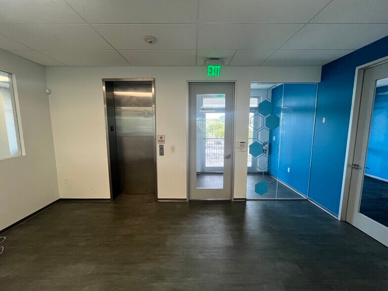 More Photos Of 260 SW Natura Ave, Deerfield Beach Office For Sale