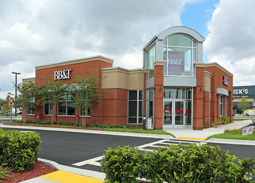 Primary Photo Of 3755 E Colonial Dr, Orlando Bank For Lease