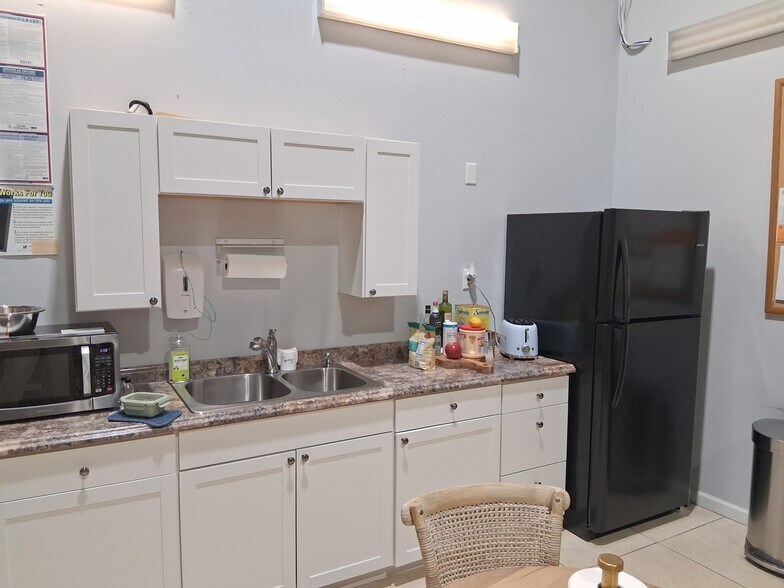 More Photos Of 601 N Congress Ave, Delray Beach Showroom For Sale