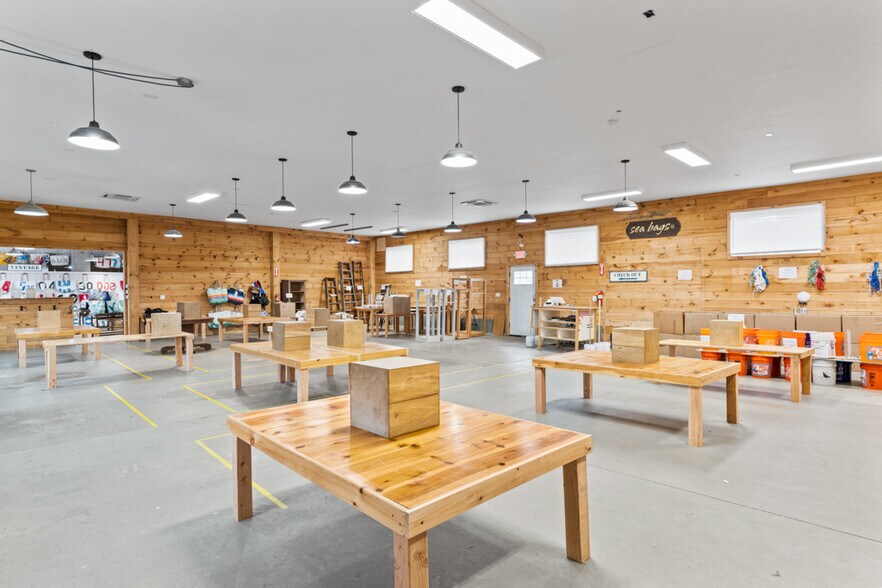 More Photos Of Custom House Wharf Street, Portland General Retail For Lease