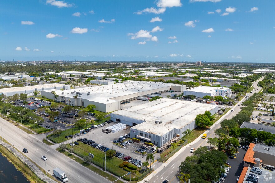 More Photos Of 10100 NW 25th St, Miami Warehouse For Lease
