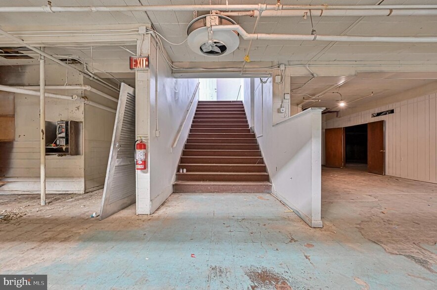More Photos Of 13 N East Blvd, Vineland Flex For Lease