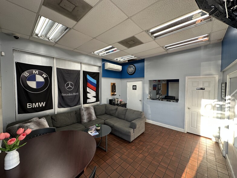 More Photos Of 5541 US Highway 19, New Port Richey Auto Repair For Sale