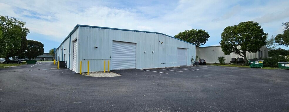 More Photos Of 4573 Enterprise Ave, Naples Manufacturing For Sale