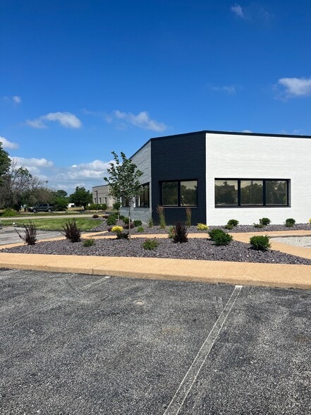 More Photos Of 640 Cepi Dr, Chesterfield Office For Sale
