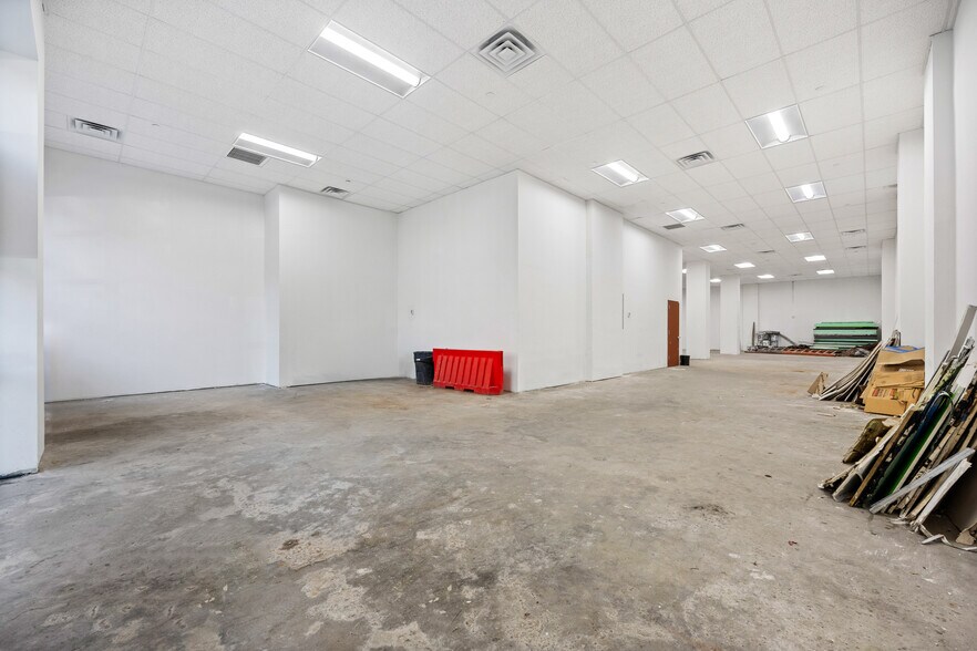 More Photos Of 13320 41st Rd, Flushing Office For Sale