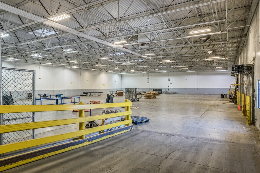 More Photos Of 4850 S Park Ave, Tucson Manufacturing For Lease