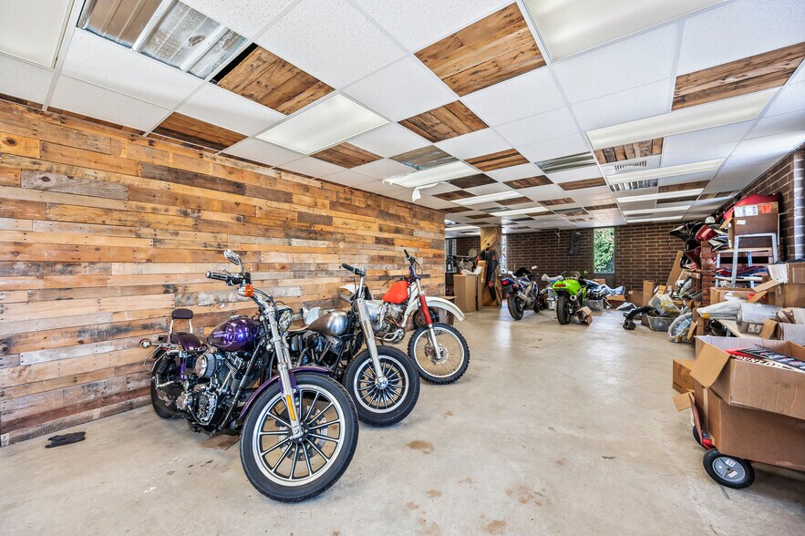 More Photos Of 161 S Walnut Cir, Greensboro Warehouse For Sale