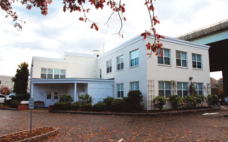 More Photos Of 31 River Rd, Greenwich Medical For Lease