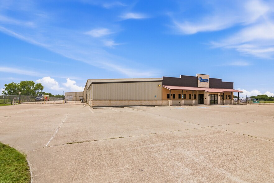 More Photos Of 8316 Lone Tree Rd, Victoria Industrial For Lease