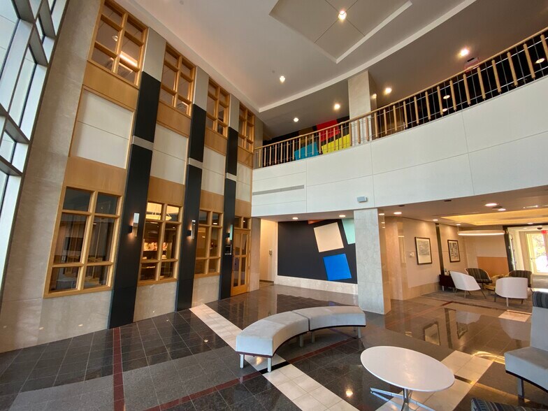 More Photos Of 9025 N River Rd, Indianapolis Office For Lease