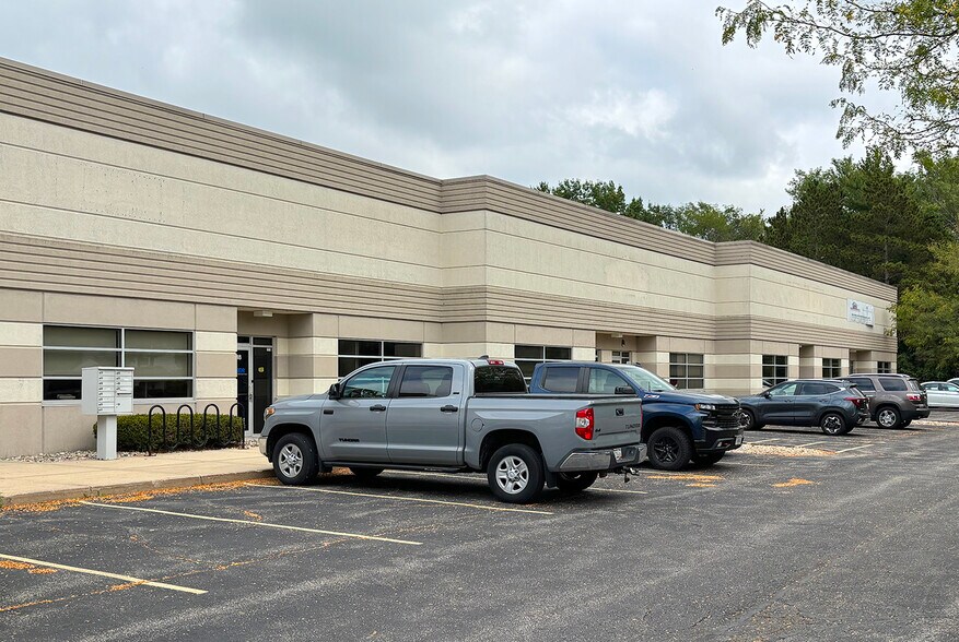 More Photos Of 5006-5026 Voges Rd, Madison Flex For Lease