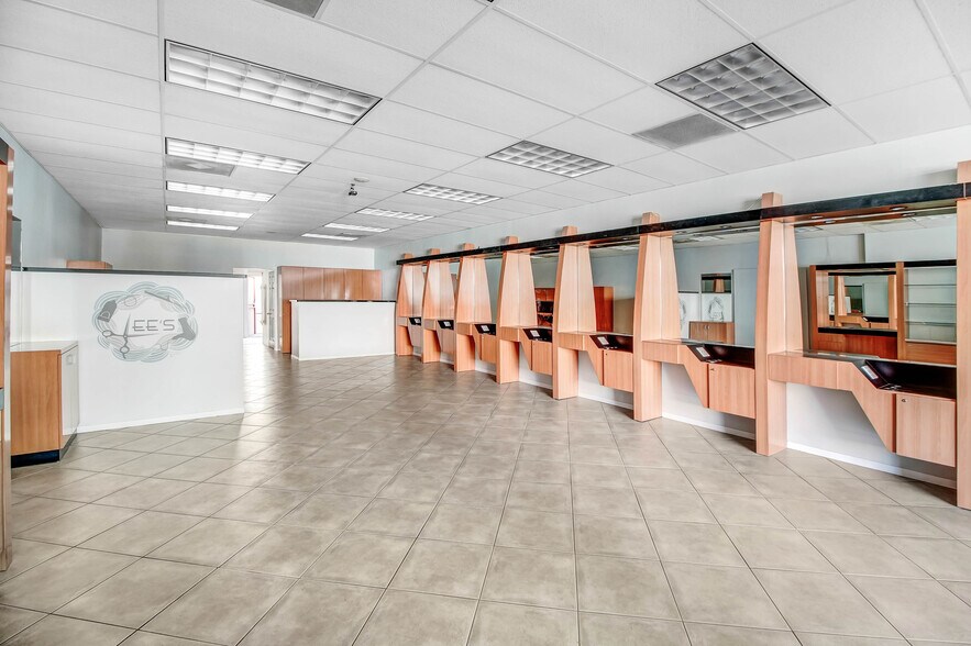 More Photos Of 147-153 N San Fernando Blvd, Burbank Storefront For Lease