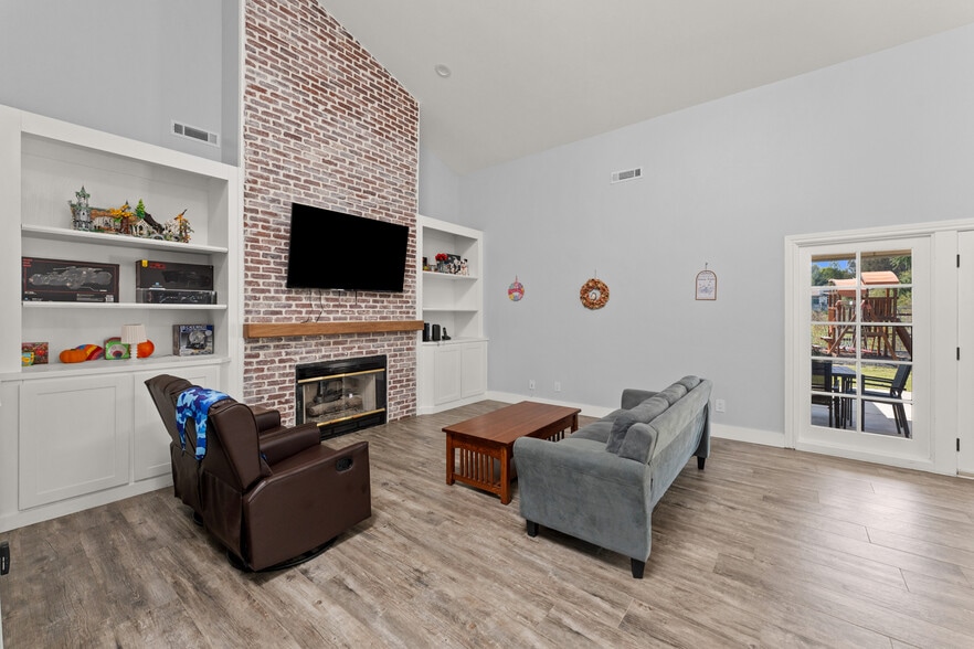 More Photos Of 12908 South Ln, Redlands Healthcare For Sale