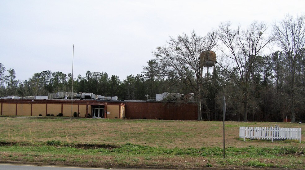 More Photos Of 2580 Highway 46, Heflin Warehouse For Lease