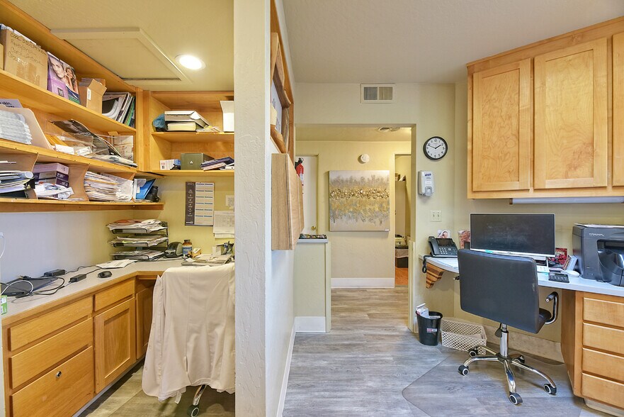 More Photos Of 993 Siskiyou Blvd, Ashland Office For Sale