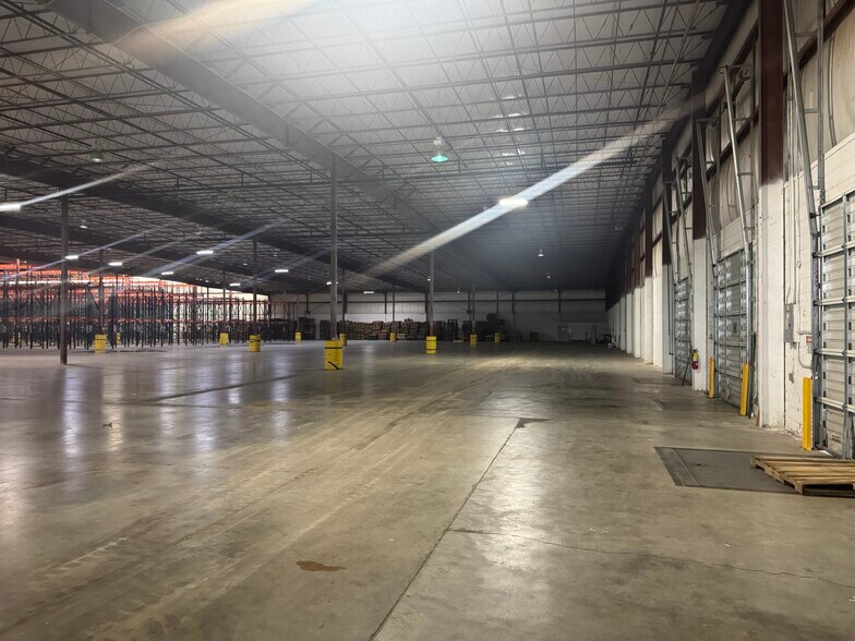 More Photos Of 747 Kaolin rd, Sandersville Warehouse For Lease
