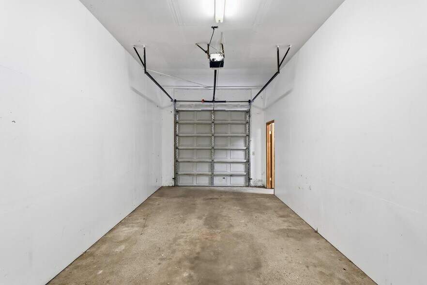 More Photos Of 143 Oregon #B st, Ripon Flex For Lease