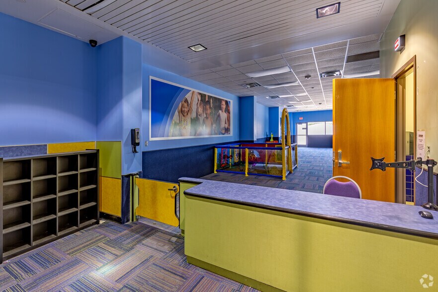 More Photos Of 2100 Plaza Pky, Bedford Health Club For Sale