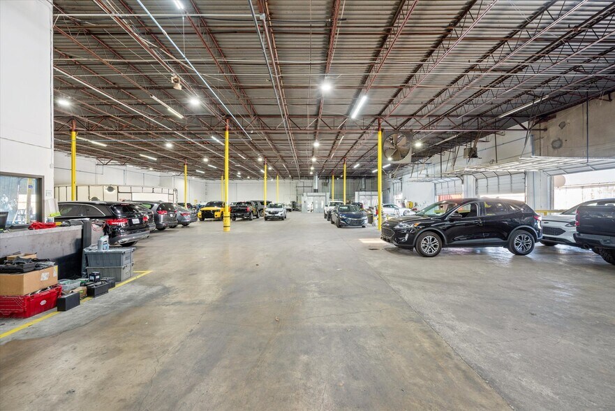 More Photos Of 5127-5131 Mercantile Row, Dallas Warehouse For Lease