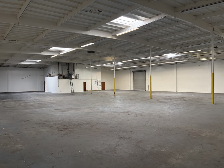 More Photos Of 1000-1020 Commercial Ave, Oxnard Warehouse For Lease