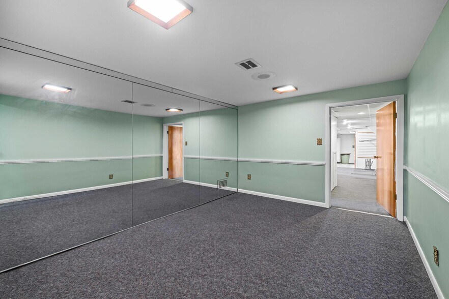 More Photos Of 1975 Seneca St, Buffalo Office For Sale