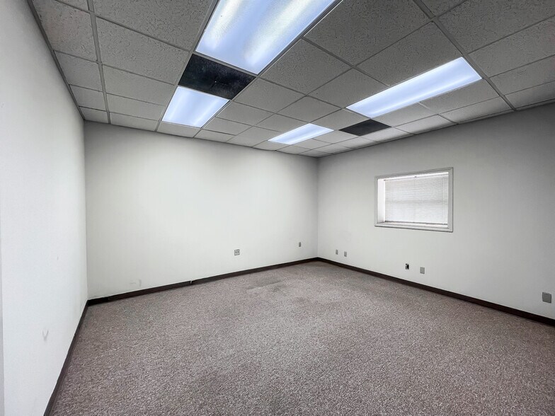 More Photos Of 712 W Holland Ave, Alpine Office For Sale
