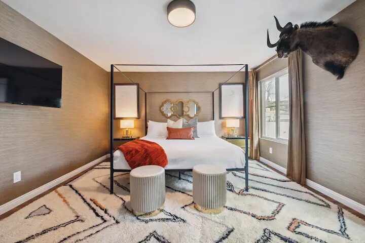 More Photos Of 5639 La Jolla Blvd, La Jolla Storefront Retail Residential For Sale